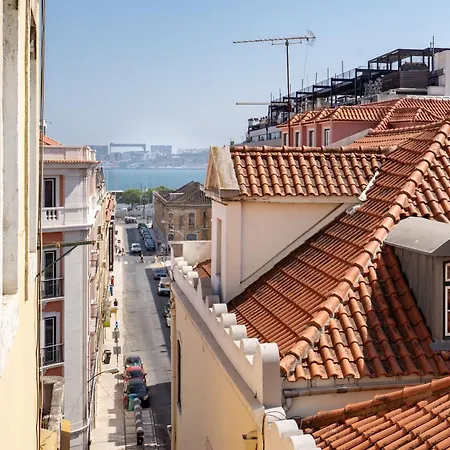 Serene Nest In Old Town By Lisbeyond アパート